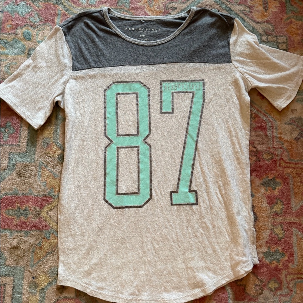 Stylish Gray and Cream Tee with Mint Graphic